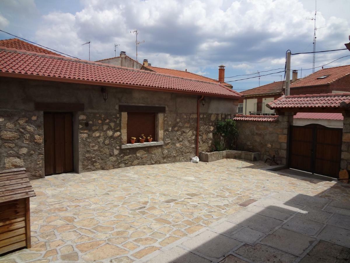 Casa Rural La Gabina Munogalindo Exterior photo
